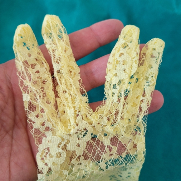 NWT Vintage 80's yellow lace gloves with flowers - Picture 5 of 9